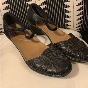 Clarks low heel sandal